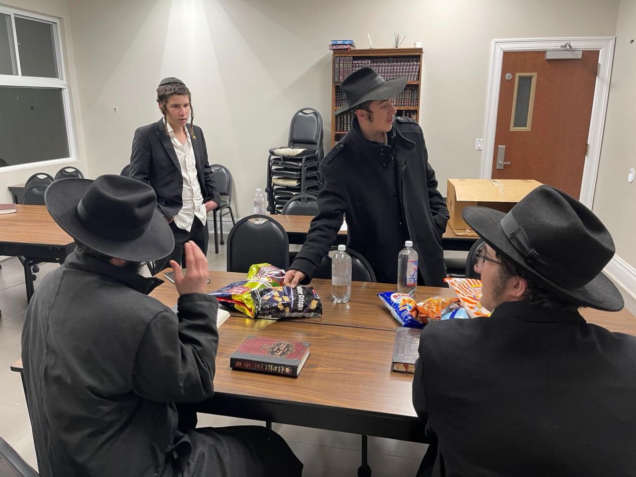 בהפצת עלוני חסידות בבני כנסת בניו יורק